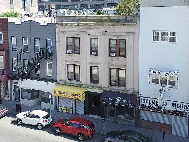 576 Newark Ave #1L — Photo 1
