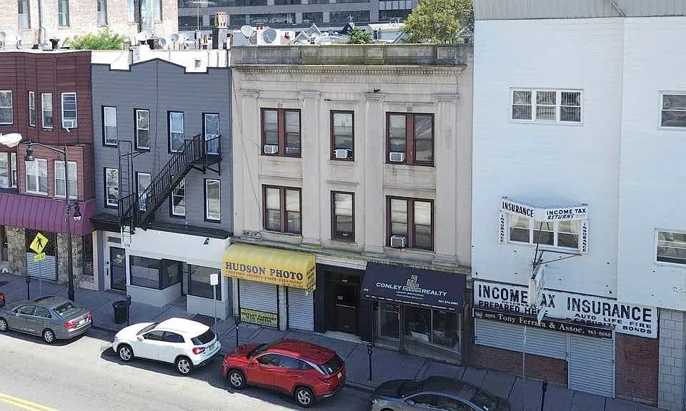 576 Newark Ave #1R