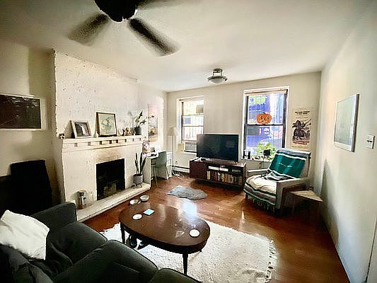 1st image of 150 W 9th St #1