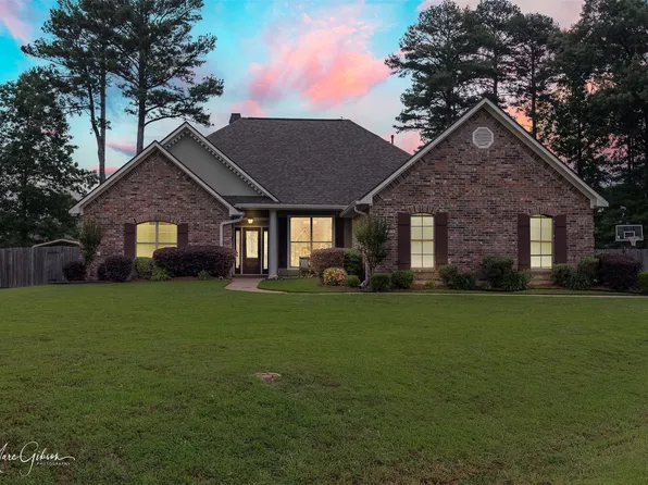 1909 Sparrow Ridge Cir, Haughton, LA 71037