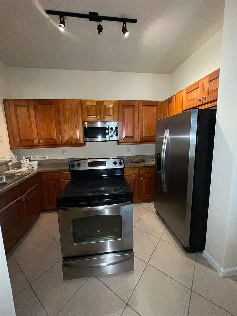 3500 Oaks Clubhouse Drive 207, Pompano Beach, FL 33069 — Photo 2