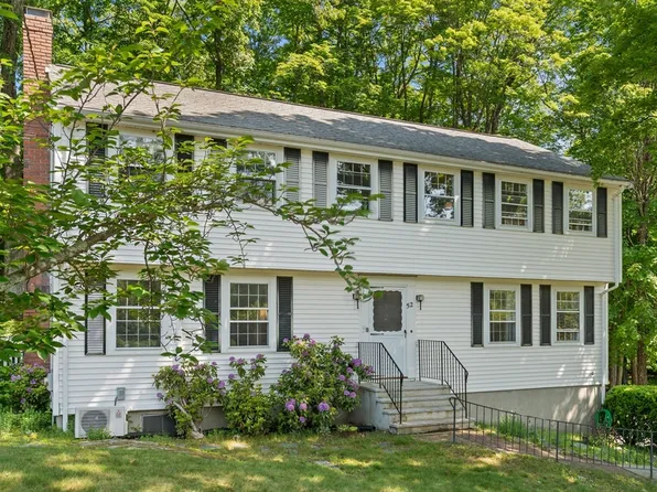 52 Blackberry Ln, Framingham, MA 01701