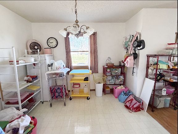 5th image of 908 Gordon Dr