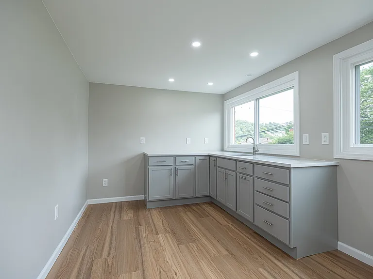 734 Millers Run Rd — Photo 4