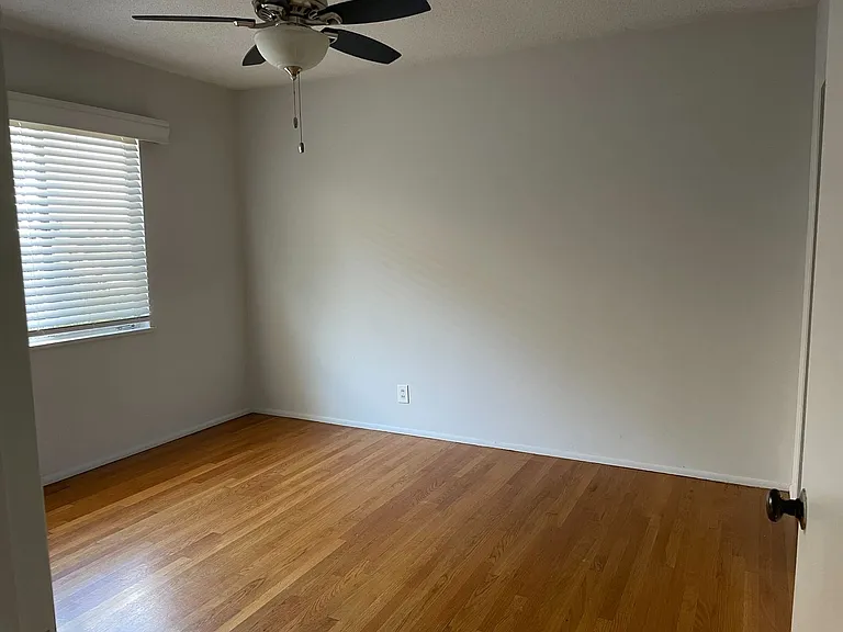 295 W California Blvd — Photo 11