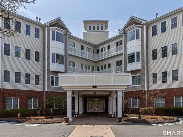 1 King Philip Drive #414, West Hartford, CT 06117