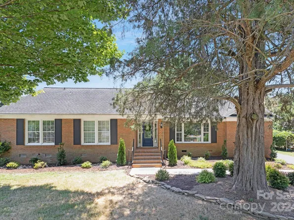 219 Chadmore Dr, Charlotte, NC 28270