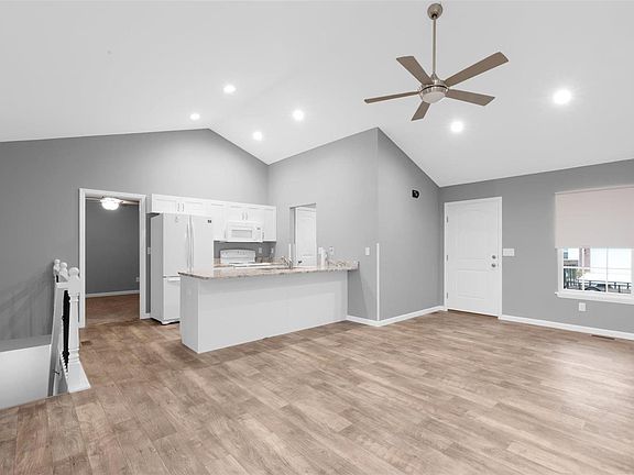 4th image of 46 Schulze Dr