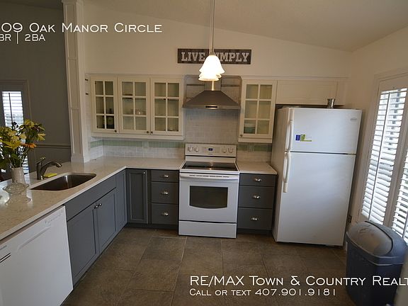 3rd image of 609 Oak Manor Cir