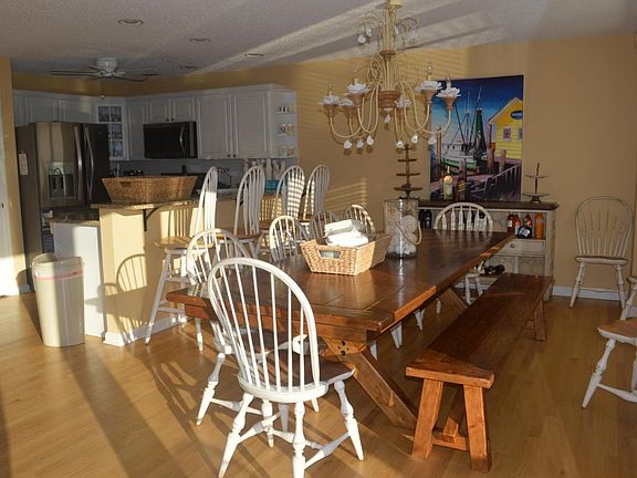 4th image of 8 W Old Whaling Ln