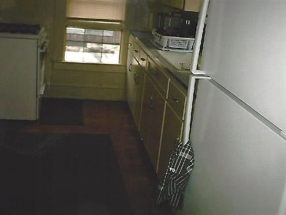 3rd image of 614 Lafayette St