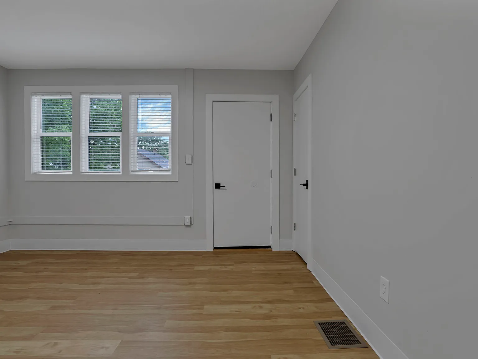 1 bed, $1,100 — Photo 2