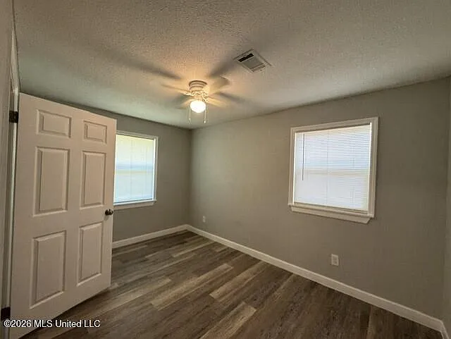 4 bed, 1.0 bath, 1363 sqft, $1,400 — Photo 4