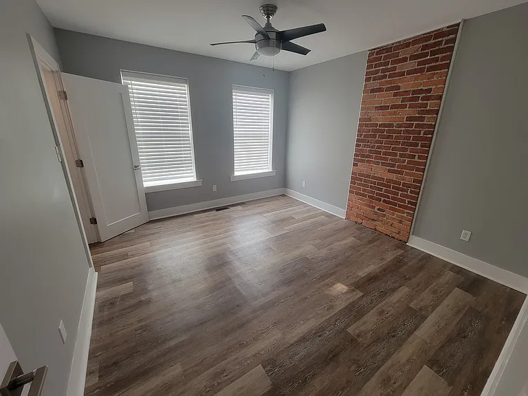 472-482 Carpenter St — Photo 10