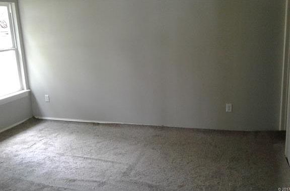 3rd image of 1405 E McKinley Ave