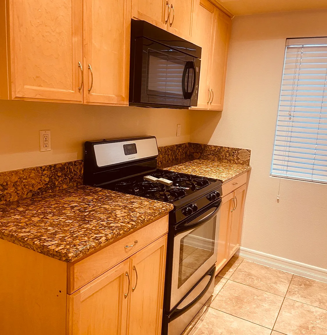 2 bed, 2.5 bath, 1200 sqft, $3,195 — Photo 3
