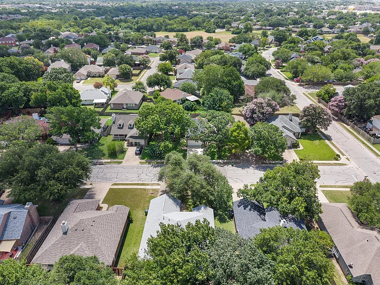 2305 Raintree Path — Photo 32