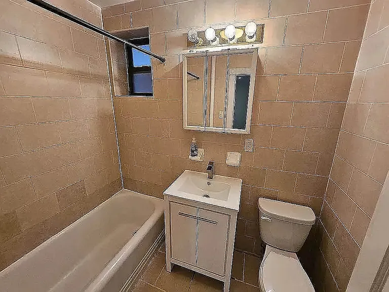 228 E 26th St #5Y — Photo 9