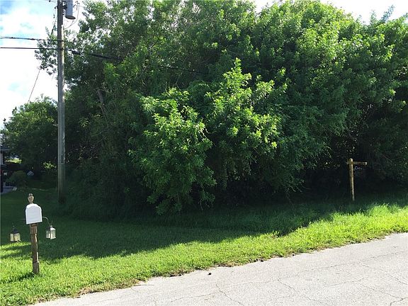2nd image of 433 SW Kestor Dr