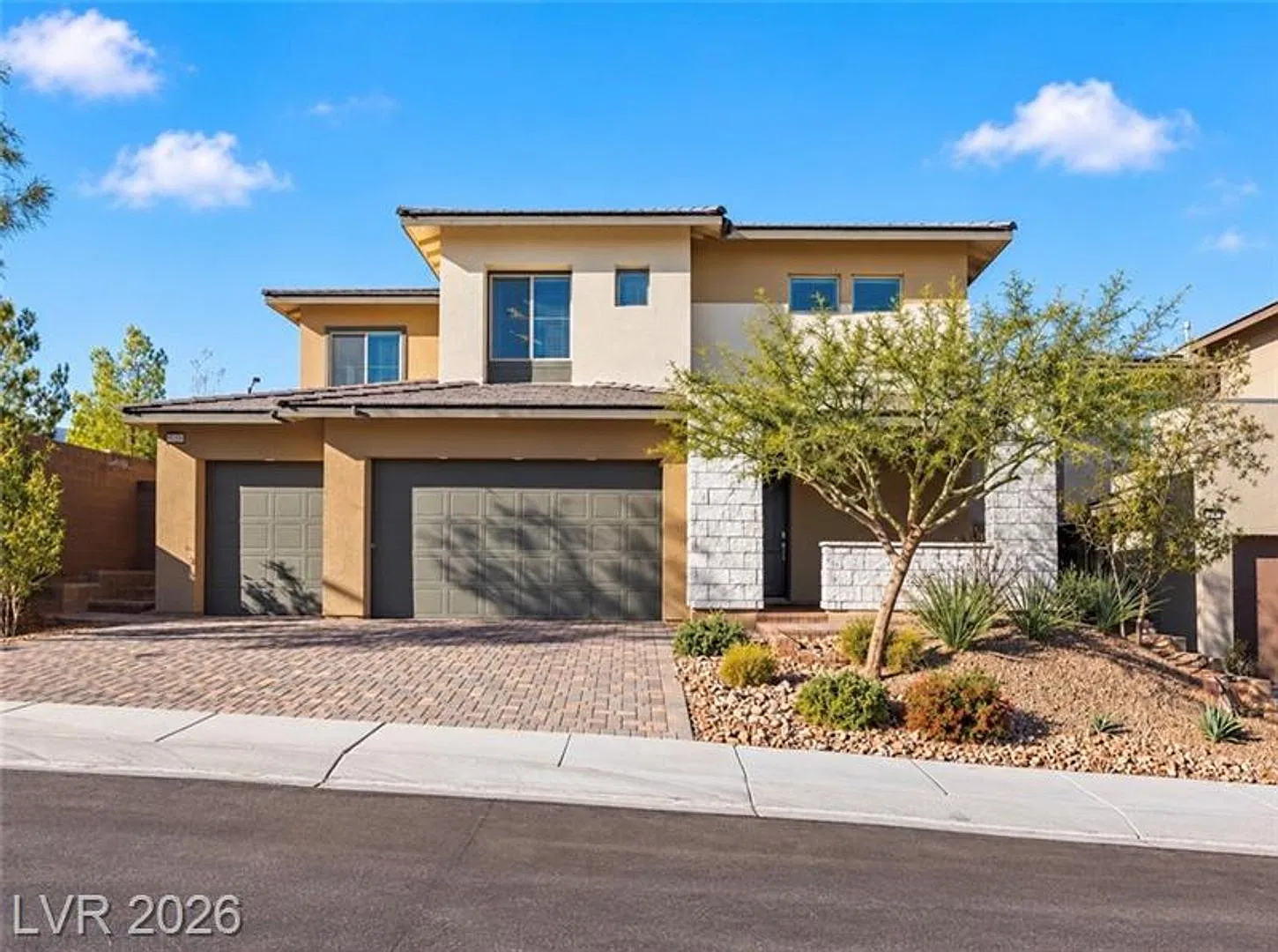 Beautiful 4-bedroom Home Must See! — Photo 1