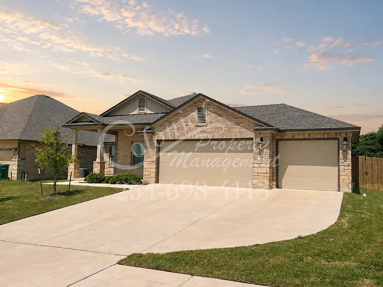1706 Friesian Loop — Photo 1