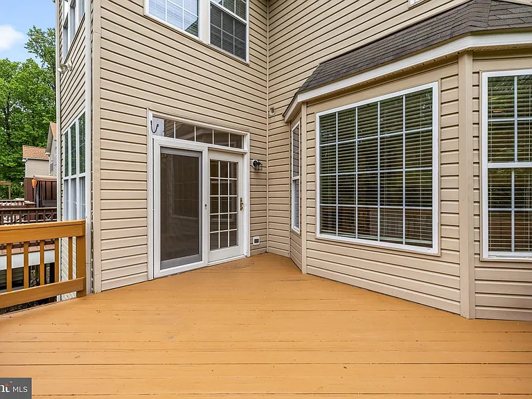 530 Limerick Cir — Photo 16