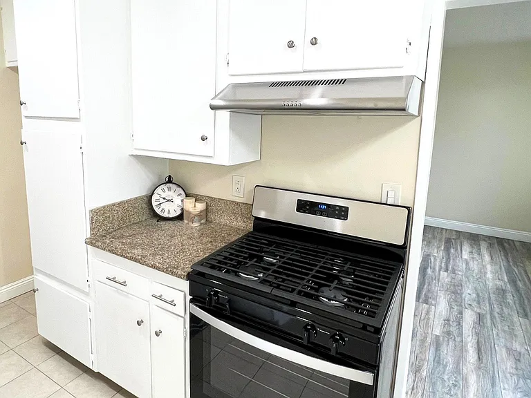 11541 Stuart Dr — Photo 4
