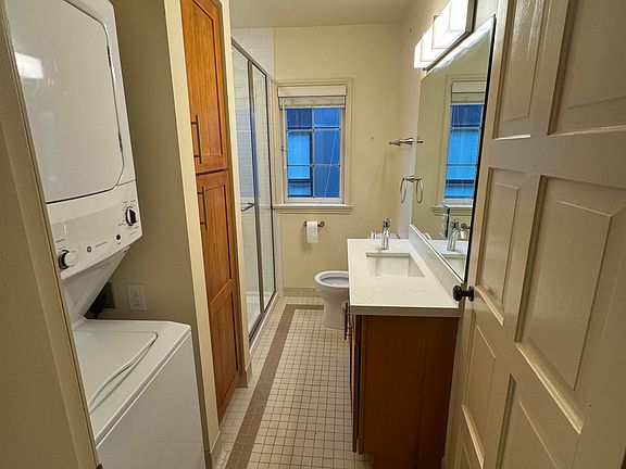4th image of 417 Harvard Ave E #8
