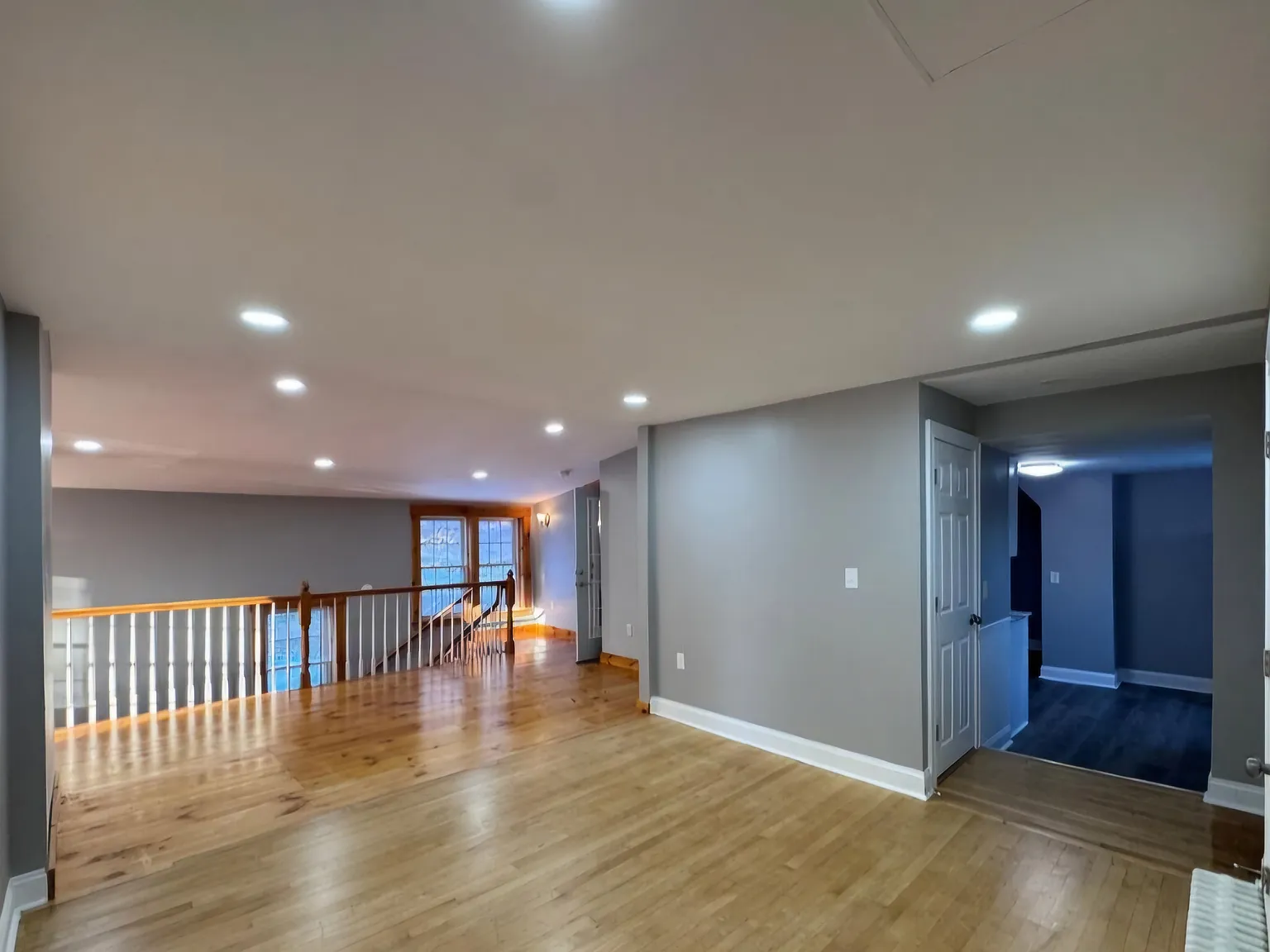 4 bed, 2100 sqft, $3,000 — Photo 2