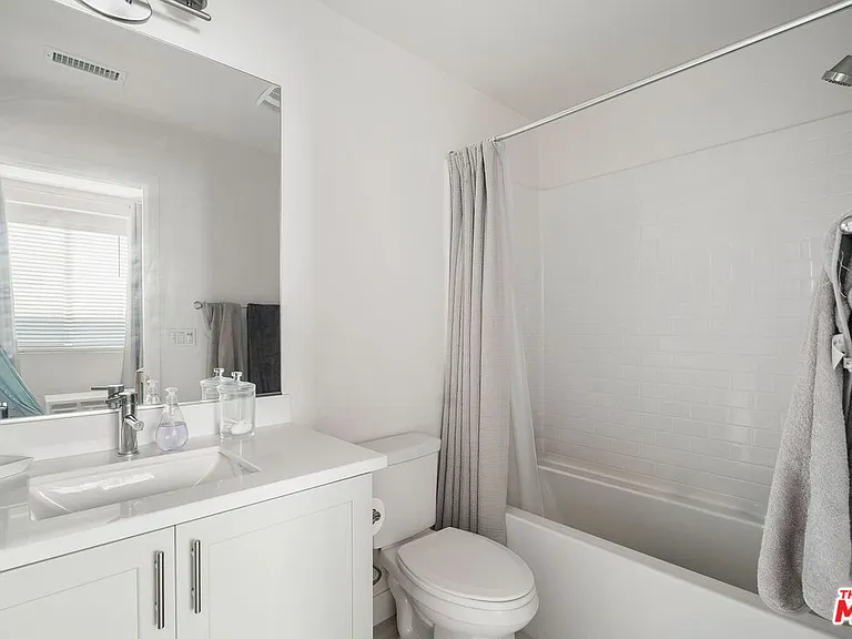 592 E Imperial Ave — Photo 27