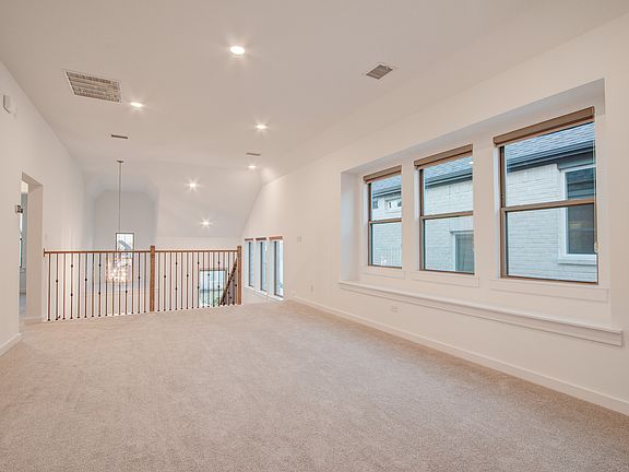 3rd image of 724 Kendall Ln