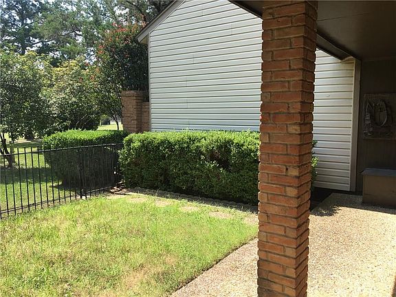 2nd image of 604 Carriage Way