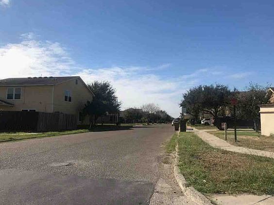 Exterior Neighborhood (street photo)