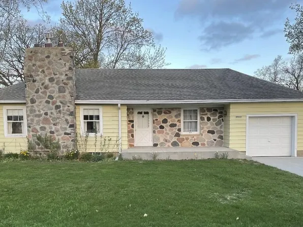N8947 Nature ROAD, East Troy, WI 53120