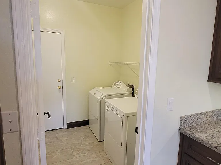 1850 E Patrick Ln — Photo 7