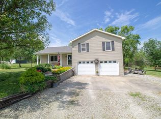 13899 N Robinson Rd, Hallsville, MO 65255