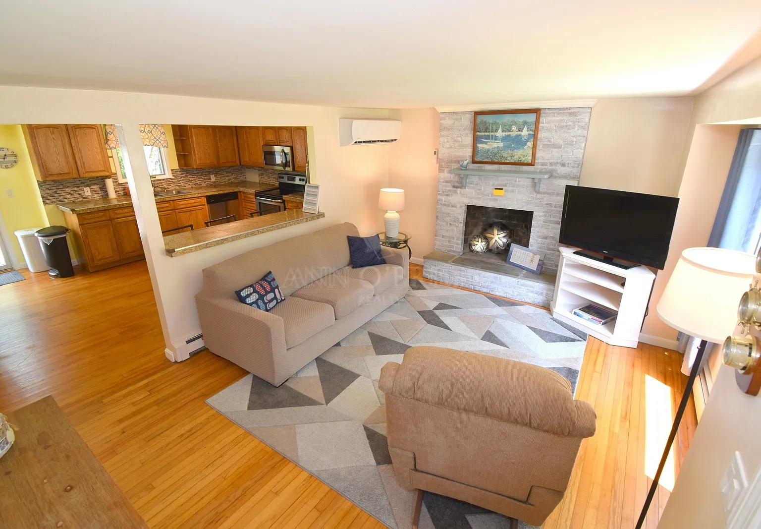 3 bed, 1172 sqft, $2,100 — Photo 3