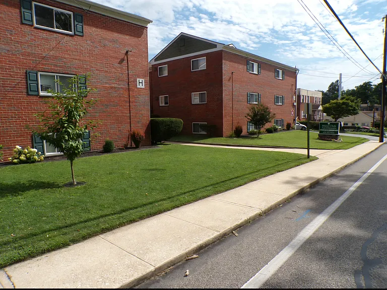 33 State Rd — Photo 7