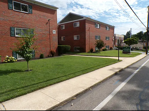 33 State Rd Photo 1