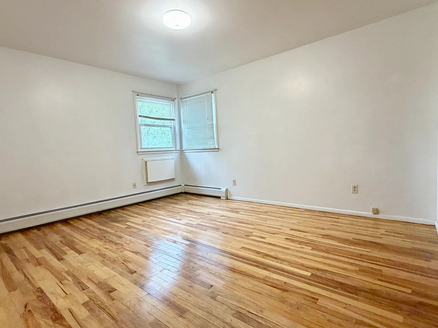 2 bed, 912 sqft, $2,300 — Photo 4