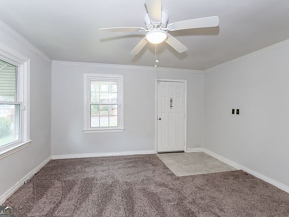 4th image of 2734 Magnolia Ave