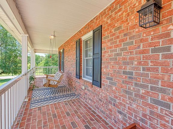3rd image of 108 Woodwind Dr
