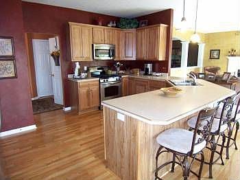 4th image of 15 King Fisher Dr