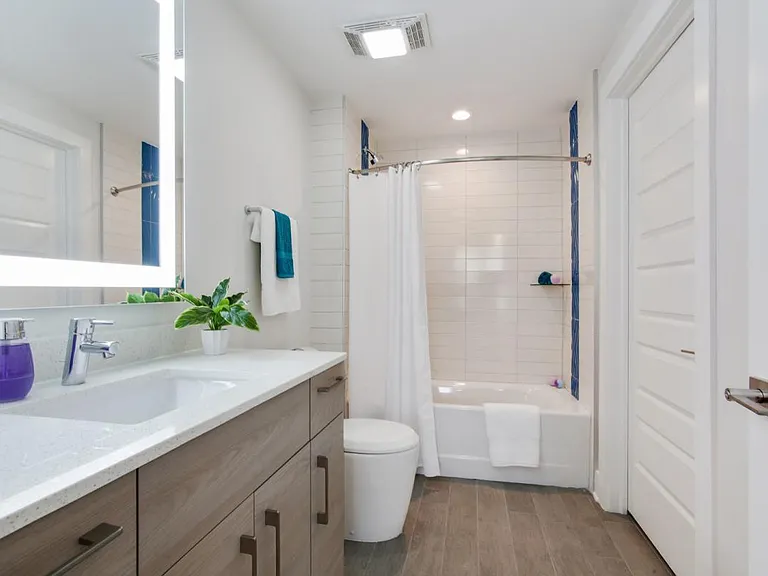 Parkway Apartments — Photo 18