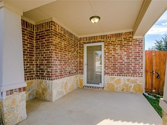 3rd image of 1942 Beach Dr