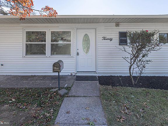 3rd image of 20 Serpentine Ln