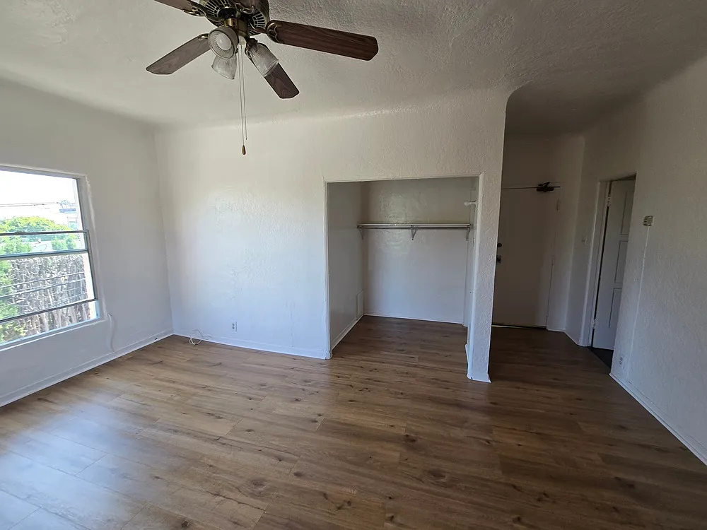 Studio, 400 sqft, $1,700 — Photo 3