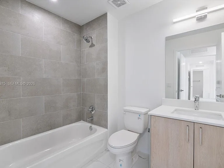 420 SW 7th Ave #201 — Photo 3