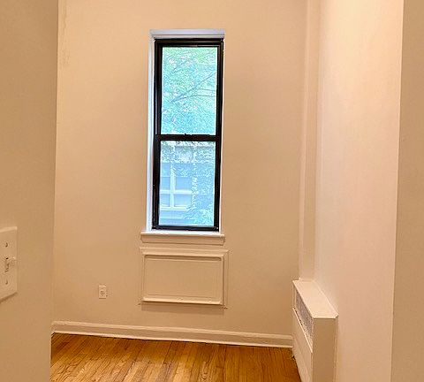 4th image of 151 W 95th St #1B