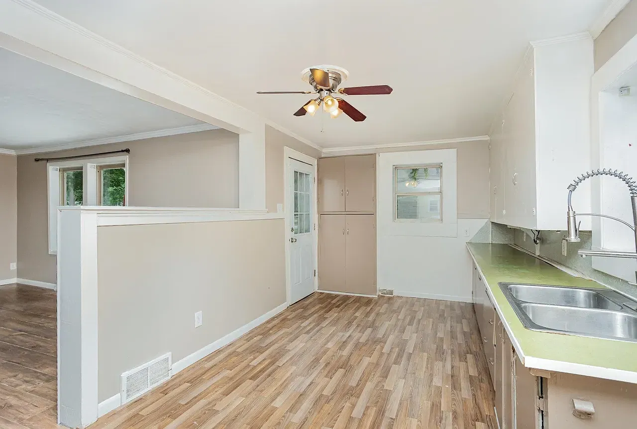 201 N Warner St — Photo 3